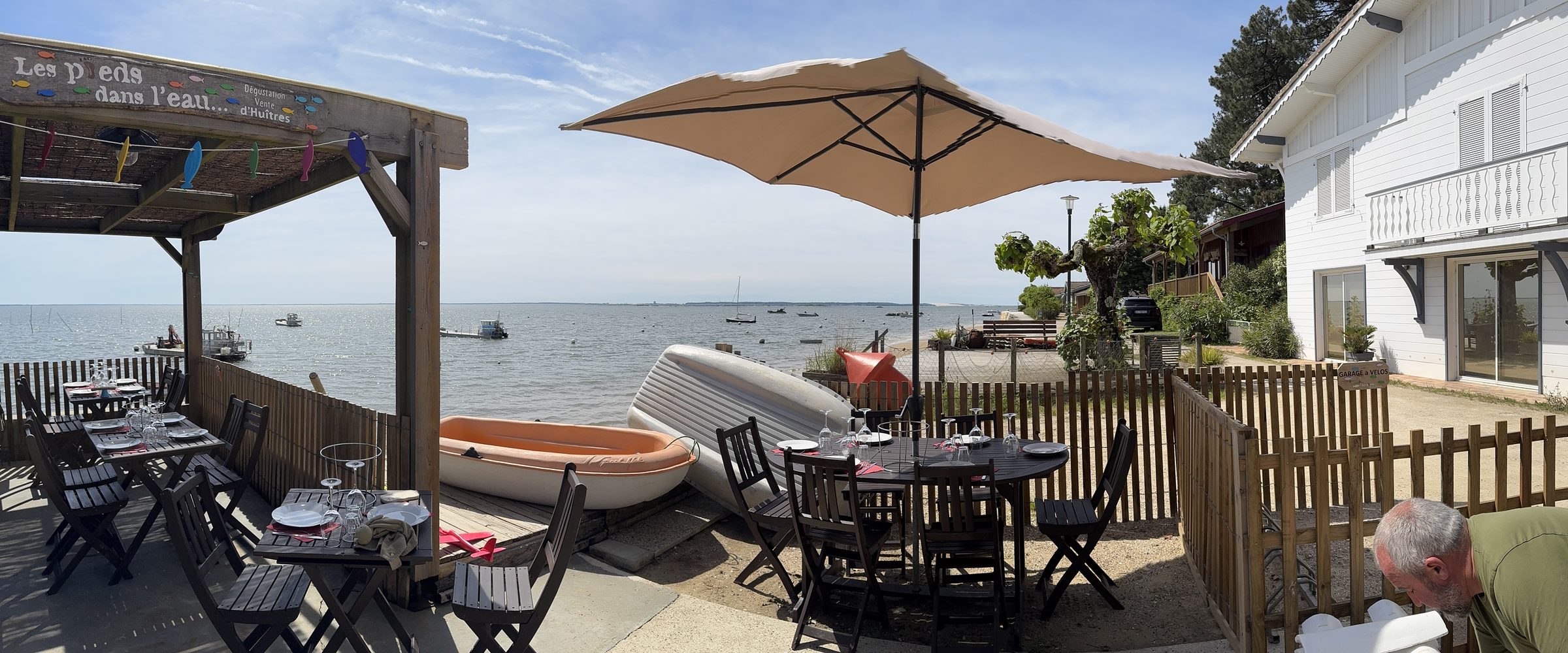 La terrasse de la cabane d'Hubert Ducout face au bassin d'Arcachon